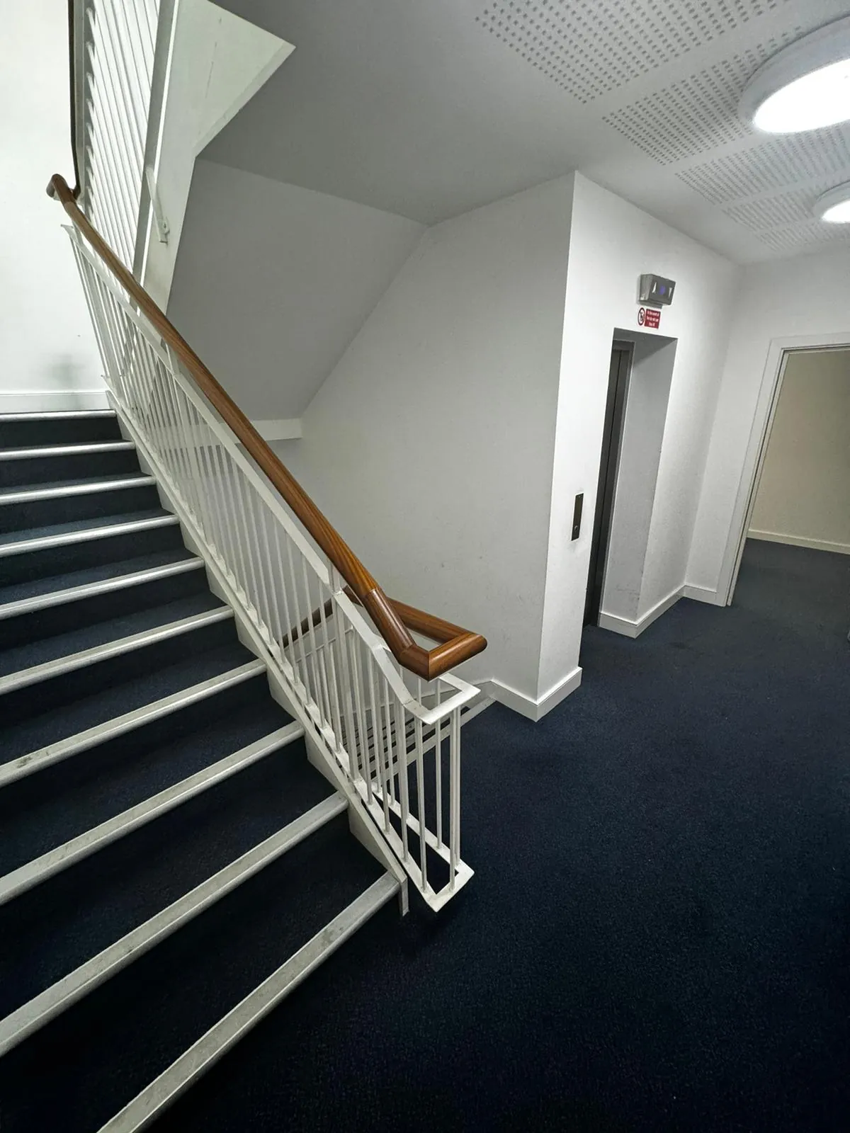 Stairs & lift lobby