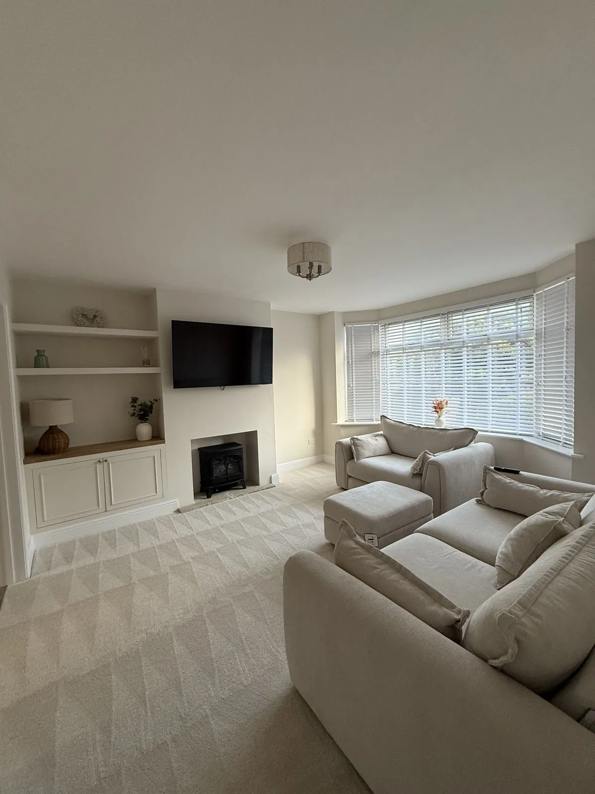 Living room — move-out ready
